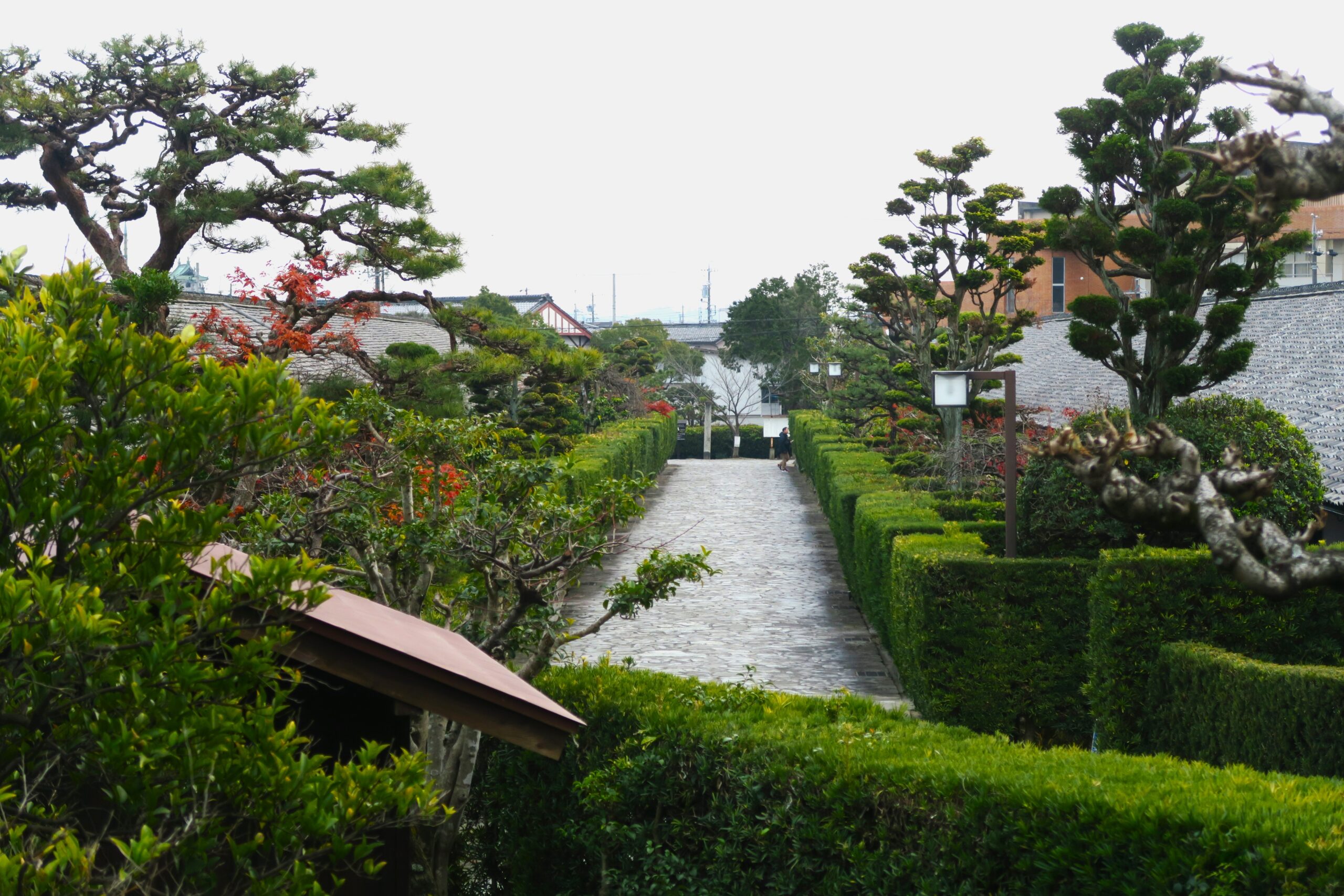 伊勢松坂城と歴史建築が並ぶ城下町で豪商と宣長の足跡を辿る