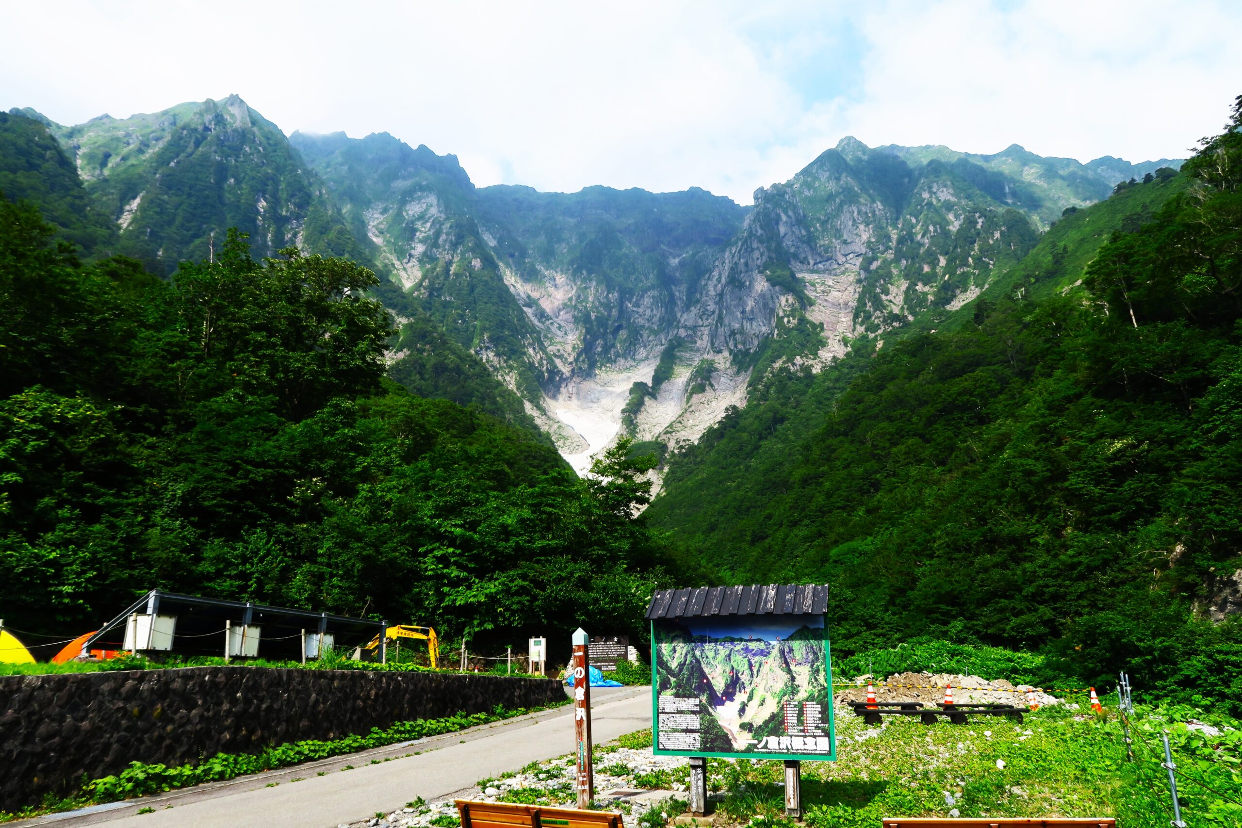 クライマー憧れ、“魔の山”谷川岳一ノ倉沢の絶壁を見に行く