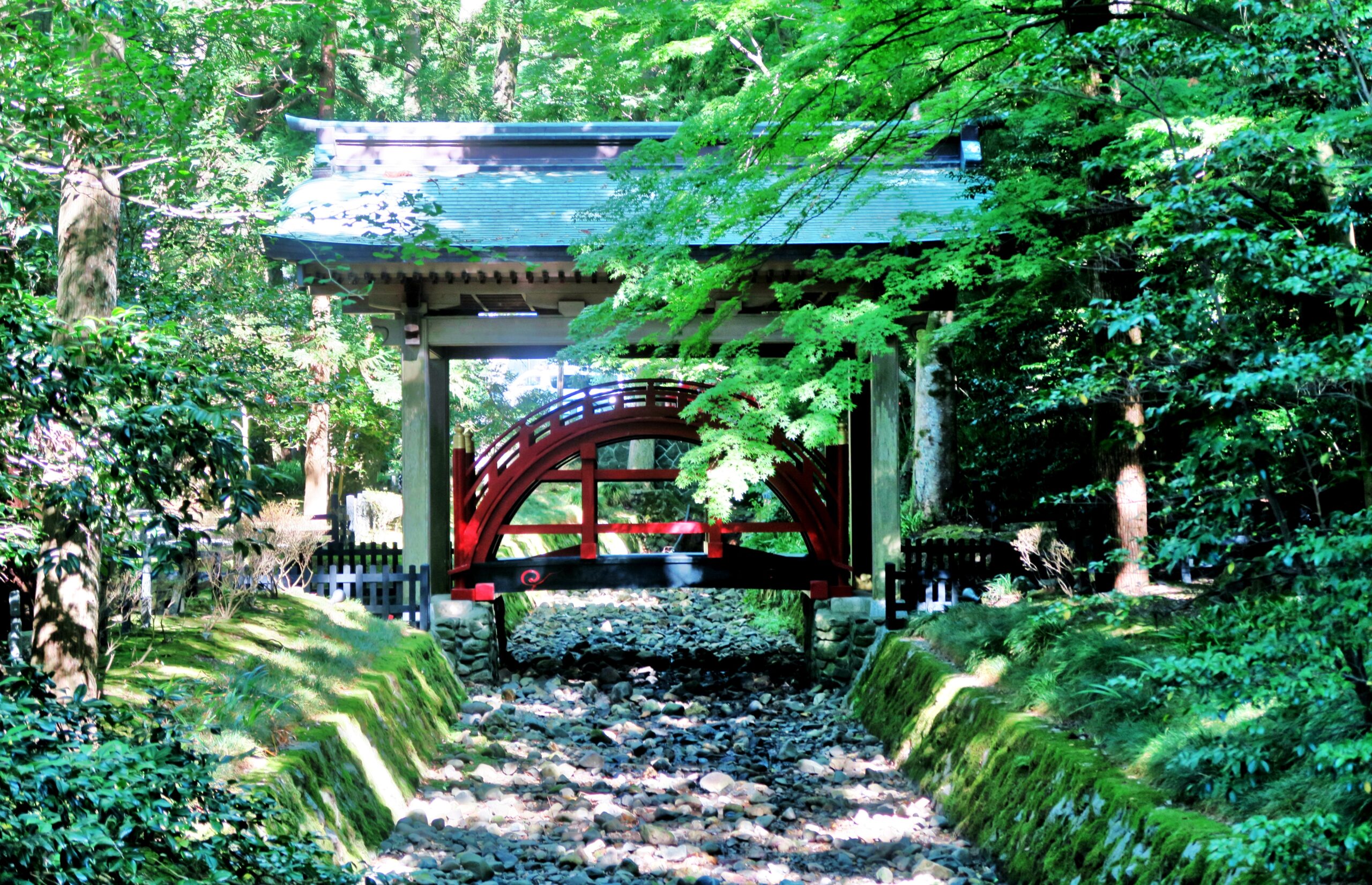 霊峰弥彦山麓、越後一宮｢彌彦神社｣と弥彦温泉でパワーチャージ