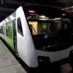 ホームの向こうに善光寺平の街灯り！夜景列車ナイトビュー姨捨