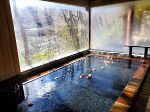 島崎藤村ゆかりの信州小諸・中棚荘“初恋りんご風呂”に浸る