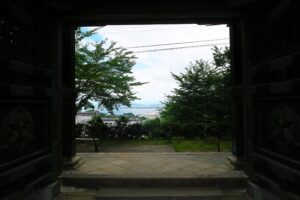 明智光秀ゆかりの大津市坂本「西教寺」で真白猿と出会う