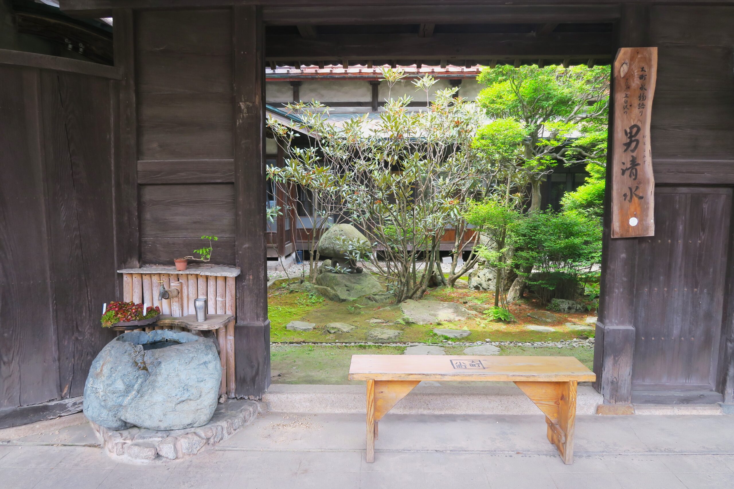 男清水と女清水の合わさる水物語。水路のまち信濃大町を歩く