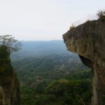 房総きっての奇観、絶壁と奇岩が並ぶ｢鋸山｣は、日本寺の参詣道