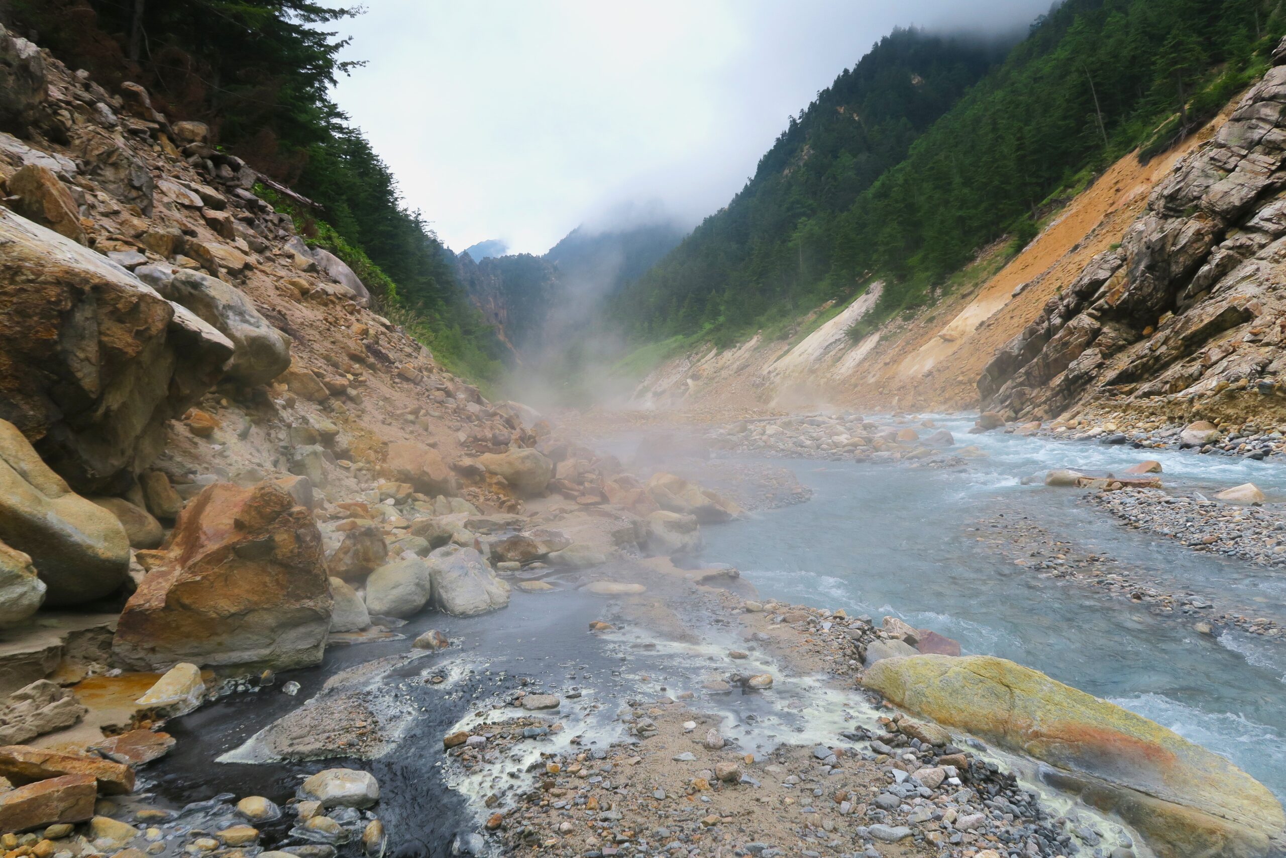 川の渡渉を確認！信州高瀬渓谷最奥の秘湯・湯俣温泉を訪ねる