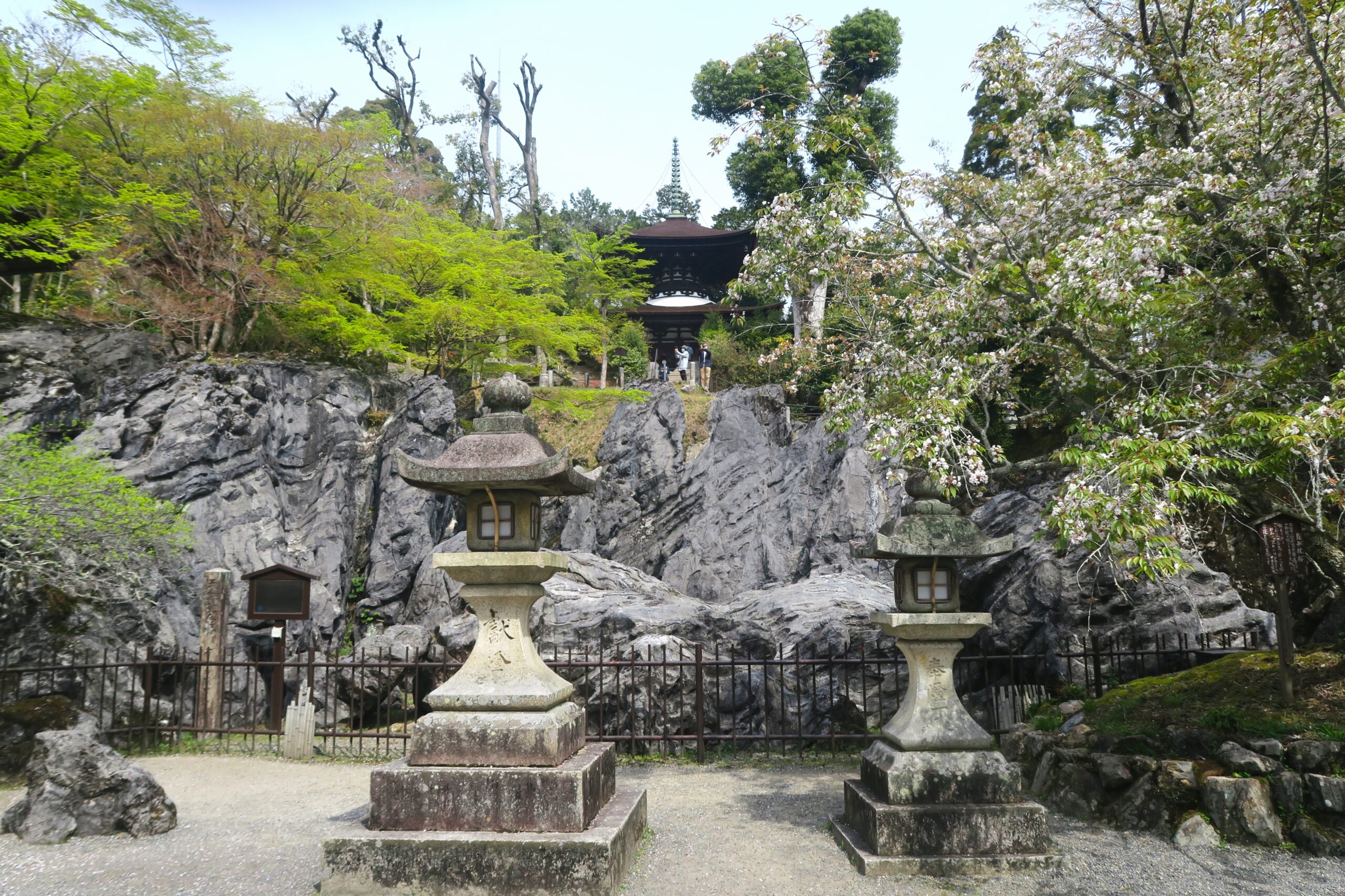 水の都・大津で路面電車に乗って古寺巡礼さくら旅。石山寺編