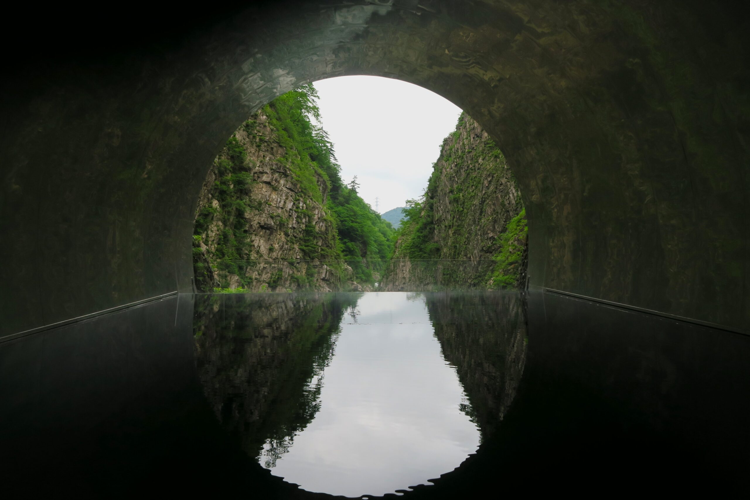 越後妻有でアートと融合した峡谷とブナ林の里山をめぐる旅