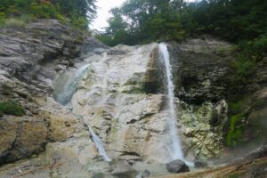 秋田ゆざわジオパークで「見えない火山」の物語を楽しむ！