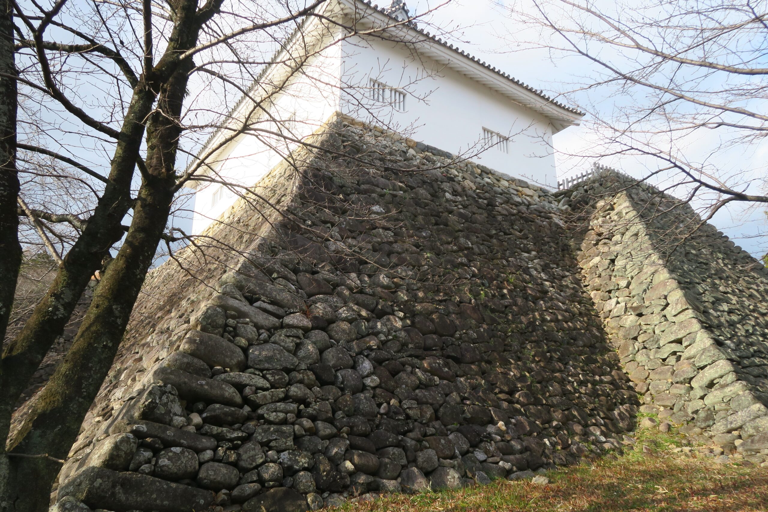 本丸は将軍上洛の休泊所。｢関｣を持つ東海道の要衝・伊勢亀山城