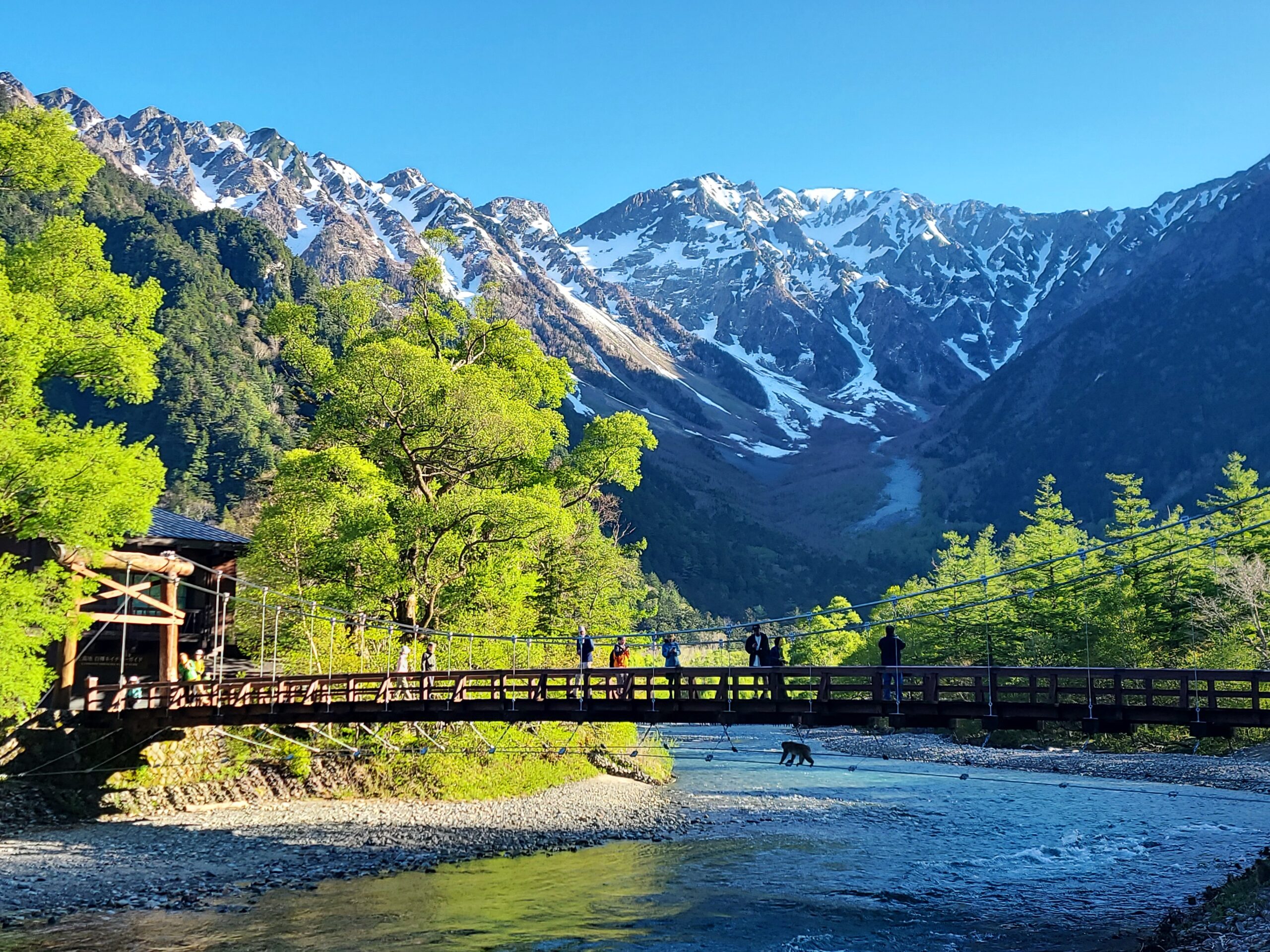 日本屈指の山岳リゾート“上高地”！神々しい自然の懐を歩く