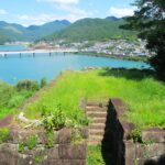 南紀勝浦でマグロも！熊野灘と熊野川を臨む自然の要塞・新宮城