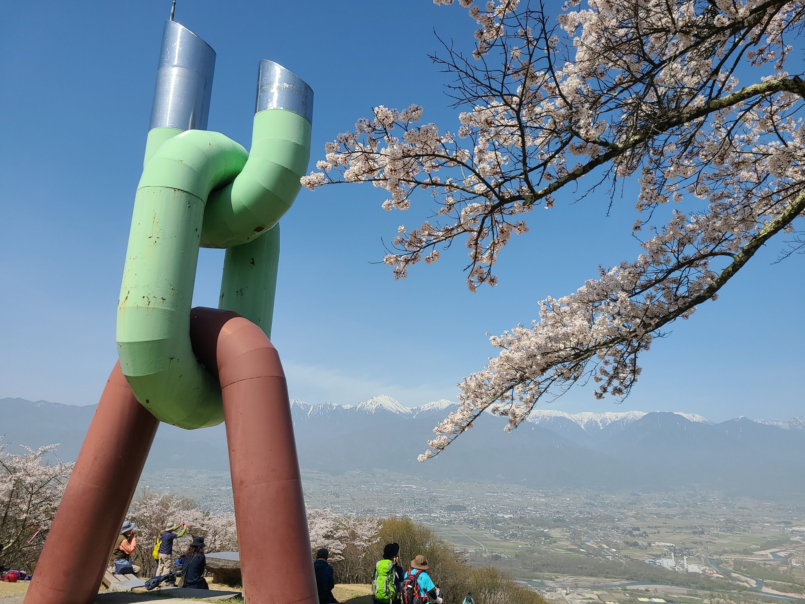 信州安曇野の桜咲く光城山から長峰山へ駅からトレッキング