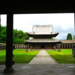 堂が一直線に建ち並ぶ。富山・高岡山瑞龍寺が語る禅宗伽藍