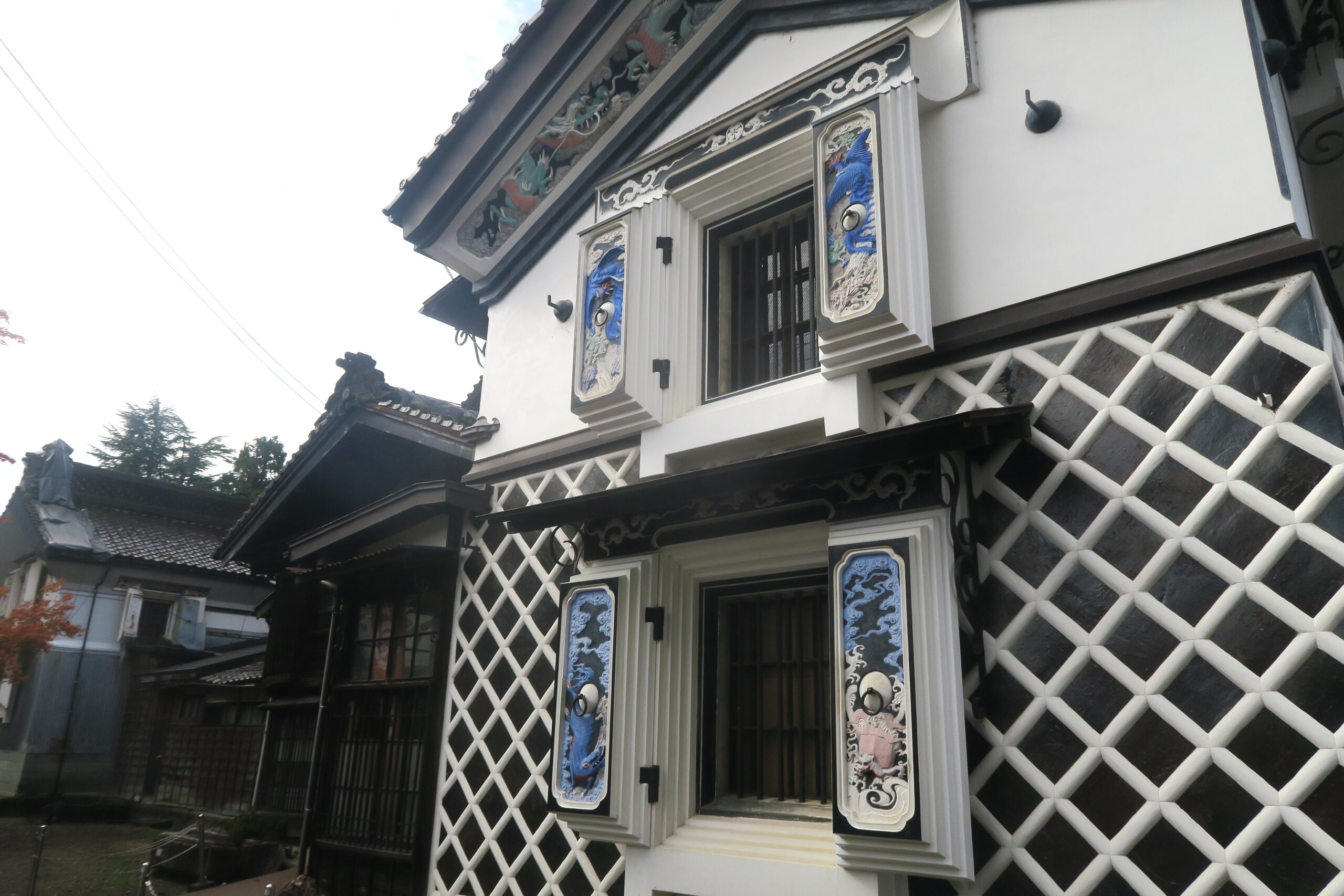 紅葉も見事。越後長岡で三国街道沿いの醸造の町・摂田屋を歩く