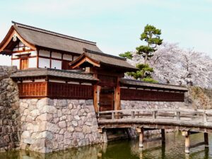 信州松代は千曲川を望む武田築城術の城と六文銭が輝く城下町。