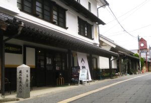 近代シルクロードの起点、製糸で栄えた蔵の町「須坂」をめぐる