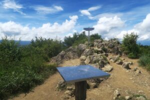 巨石めぐりと360度大パノラマの絶景が楽しめる信州・守屋山