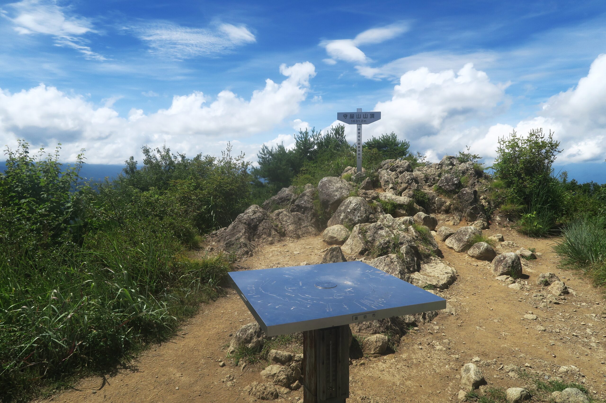 巨石めぐりと360度大パノラマの絶景が楽しめる信州・守屋山